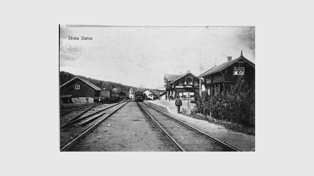 Skreia stasjon (Fotograf: ukjent, (c) Mjøsmuseet, R84/23/8) Bilde av Skreia stasjon