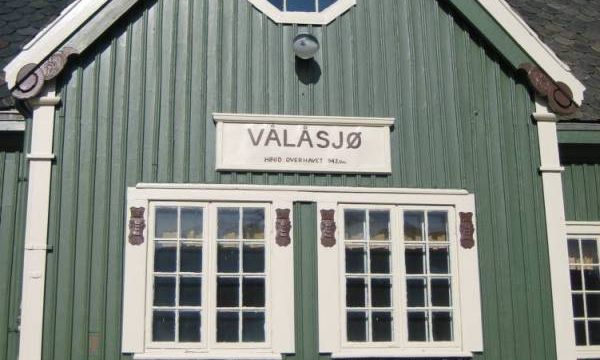 Vålåsjø stasjon (Fotograf: Dagmar Buen © Fylkesarkivet i Oppland). Bilde Vålåsjø stasjon