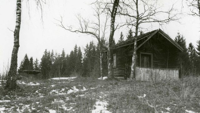 Kjerstistua i Jevnaker, 1981 – Foto: Randsfjordmuseene AS Lite hus